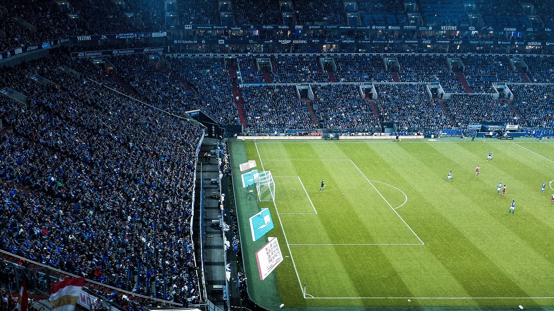 爱游戏下载-“闪电超车瞬间！”——赛车界的年度绝美瞬间，闪电跑车